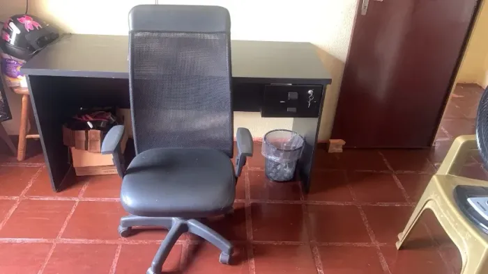 Mesa de Escritorio + cadeira
