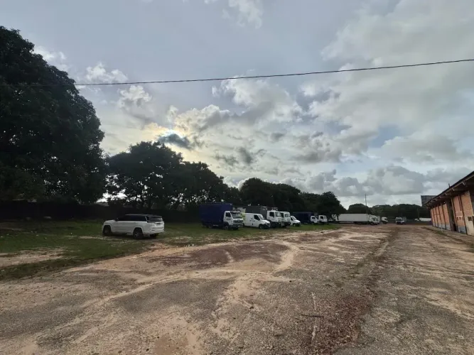 GALPÃO NA BR-135 ( NA PISTA)