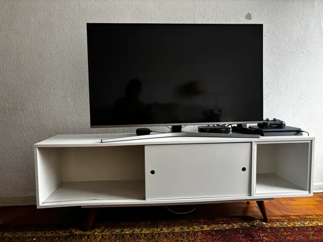 Rack branco com porta de correr