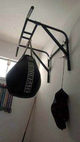 BARRA MULTIFUNCIONAL, SACO DE BOXE PERA E LUVAS