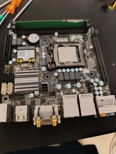 Placa mãe h77N wi-fi+ 4 gb de ram + Pentium g2020