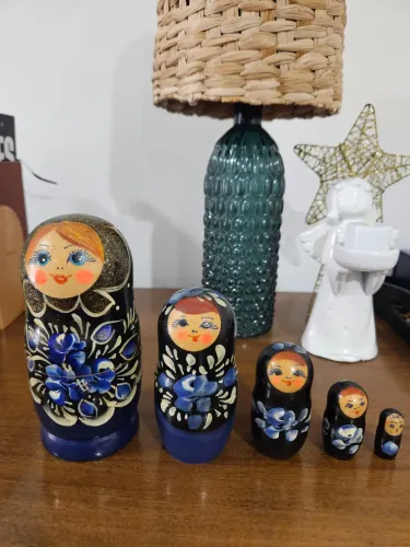 Matrioska Russa Original em Madeira - Pintada à Mão - Conjunto com 5 Peças
