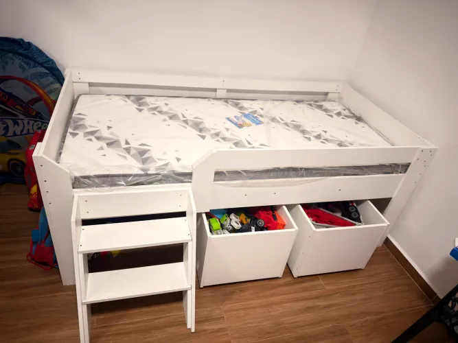 Cama de crianca com colchao novo