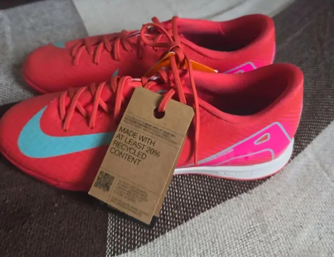 Chuteira mercurial nova n41