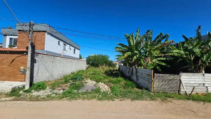 Terreno 200m2 escriturado na rua da praça - Pontal das Garças