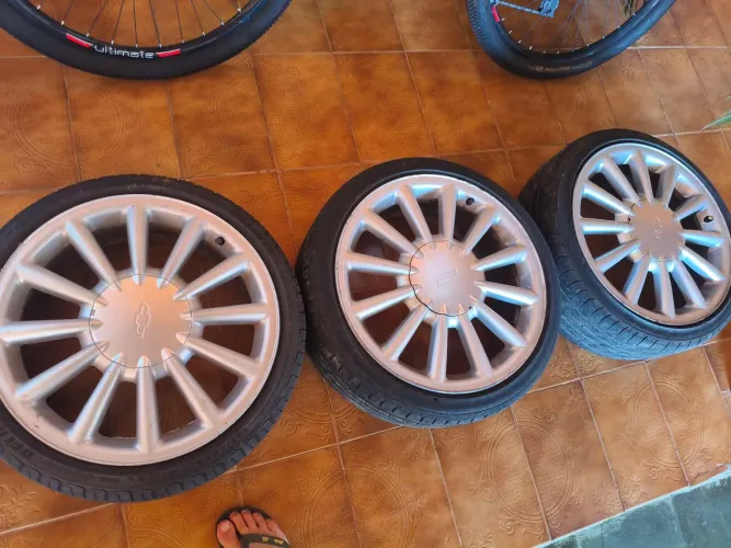 Vendo 4 rodas Powertech aro 17 com pneus novos 
