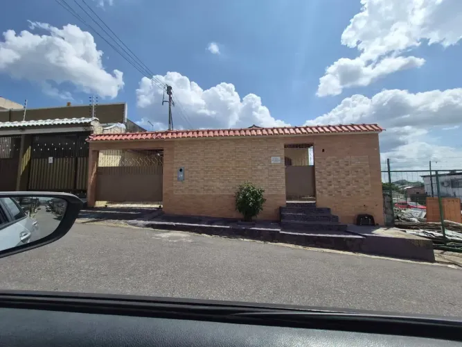 CASA TÉRREA À VENDA NOVA ESPERANÇA. 3 QUARTOS SENDO 1 SUITE E 3 VAGAS.