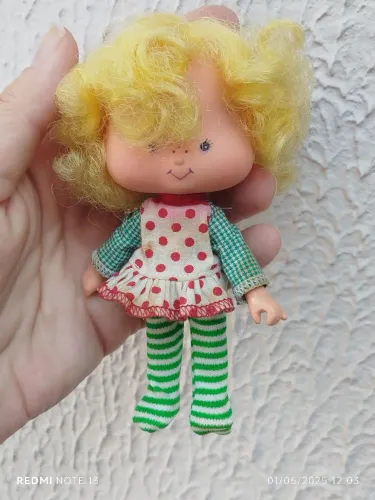 Antiga boneca coleção Moranguinho anos 80