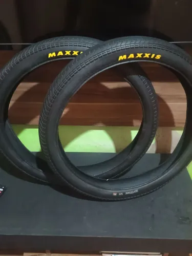 Par de pneus Maxxis grifter aro 20, 2.30 em Kevlar.