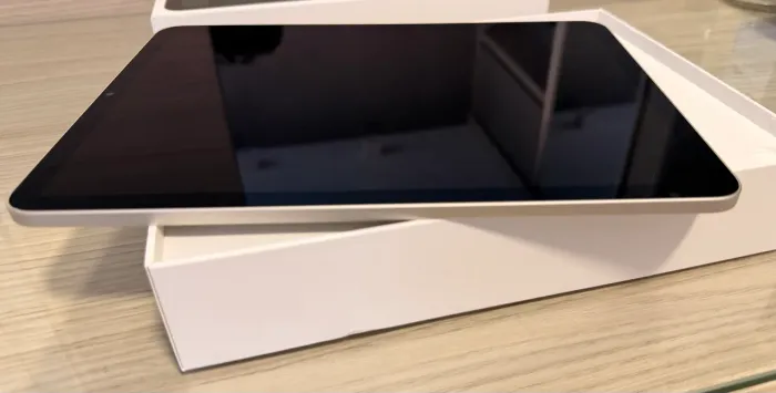 iPad Air (5th Generation) 256GB + Keyboard