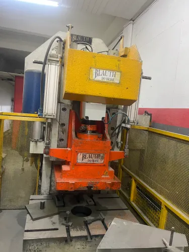 Prensa 130 ton com Laudo nr 12 impecável nova vale mais 1 milhão