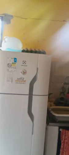 Vendo Refrigerador Eletrolux semiaumtomático em excelente estado.