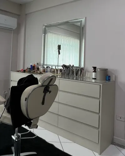 Cômoda com 12 gavetas bege