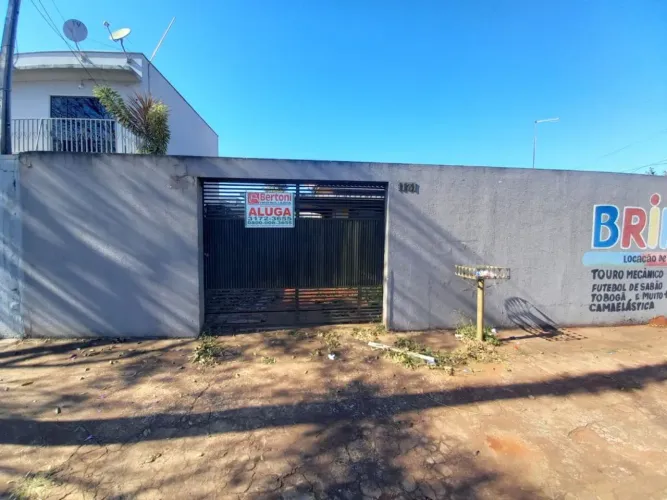 Casa ampla em região central de Arapongas, Ideal para famílias que desejam morar em uma lo