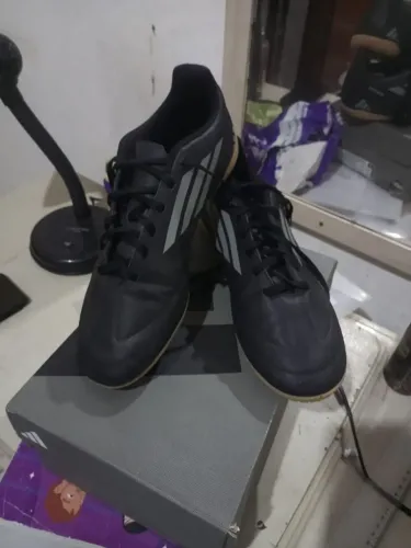 Tênis de futsal 