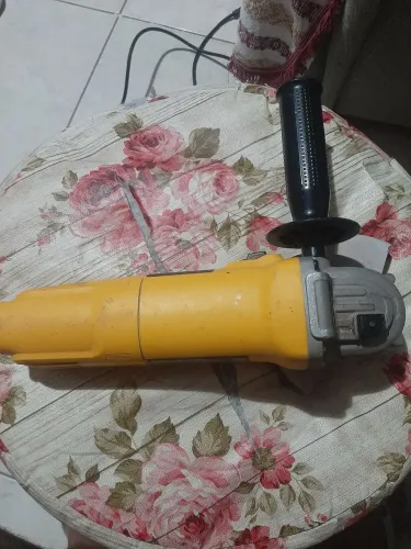 Esmerilhadeira Dewalt dwe4010 br 127v