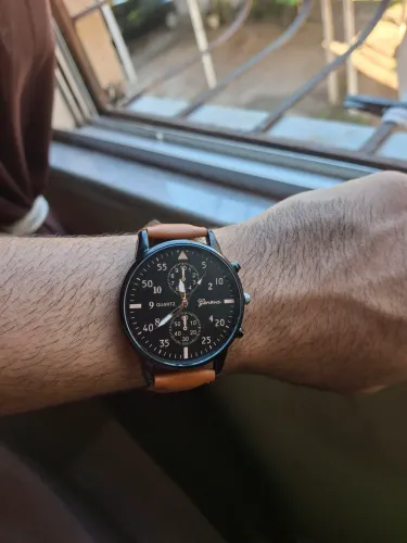 Relógio Masculino com pulseira de couro Novo nunca usado