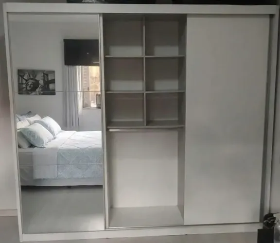 Guarda-Roupa Casal 2,40m com Espelho Inteiro, Gavetas e Cabideiros Branco