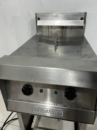 VENDO FRITADEIRA GRANDE DA MARCA MULTIFRITAS INOX 