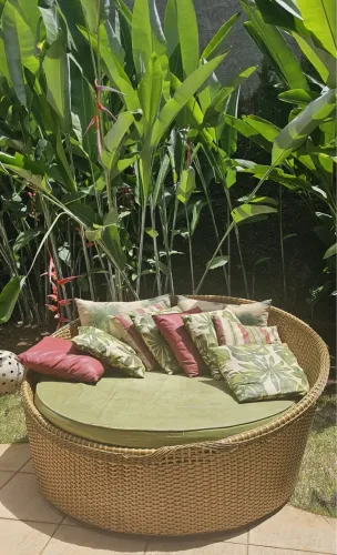 Sofa redondo / Chaise area externa(acompanha as almofadas)