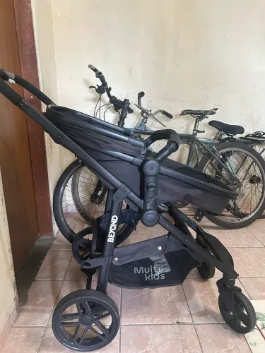 Carrinho de bebê Multikids Beyond com berço moíses Preto