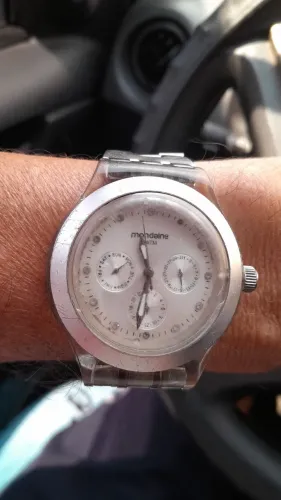 Vendo um relógio mondaine