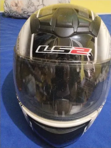 Capacete semi novo em perfeitas condições