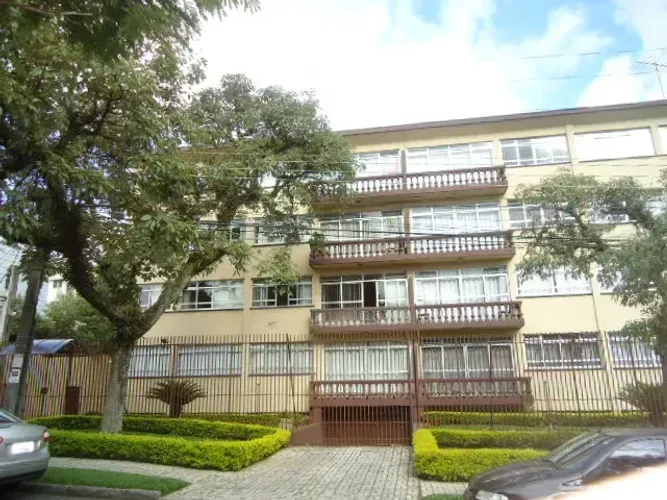 Imóvel para aluguel possui 95 metros quadrados com 3 quartos em Água Verde - Curitiba - PR