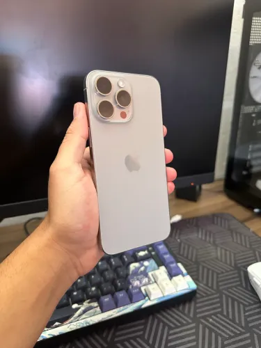 15 pro Max natural titânio 