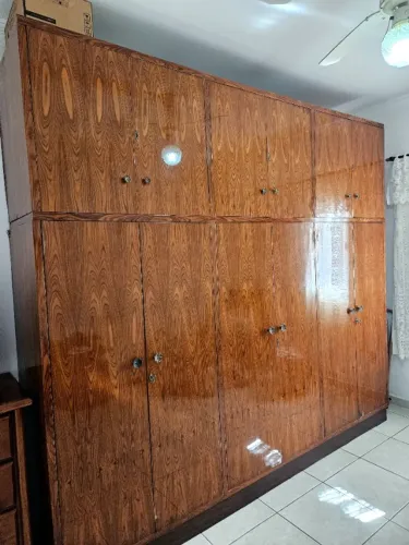 Guarda roupa casal tipo maleiro