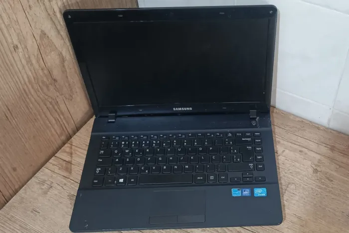 Vende-se notebook Samsung Windows 8