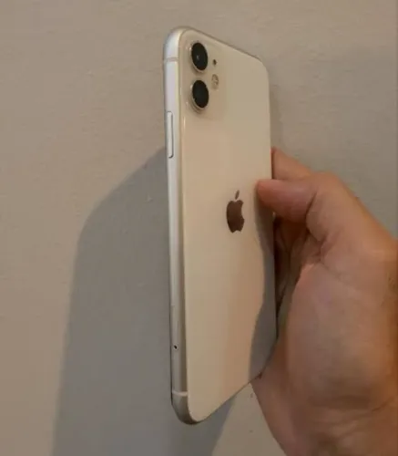 Celular iPhone 11 branco 128 GB 