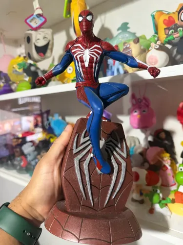 Boneco homem aranha