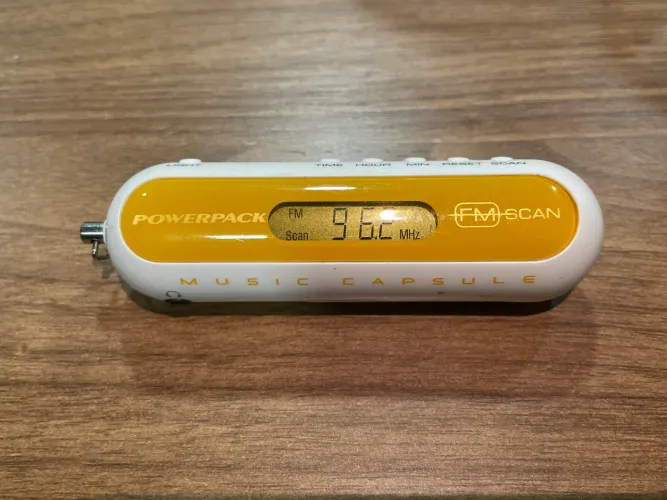 Mini Rádio FM Powerpack Music Capsule 