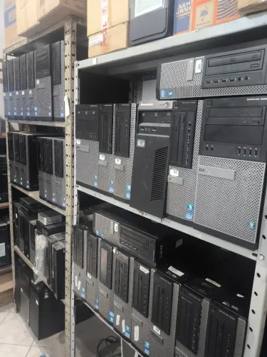Locação de computadores e contrato de manutenção e reparo.