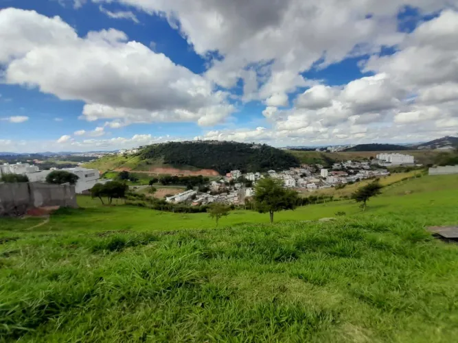 Terreno à venda, 750 m² por R$ 320.000,00- São Pedro - Juiz de Fora/MG