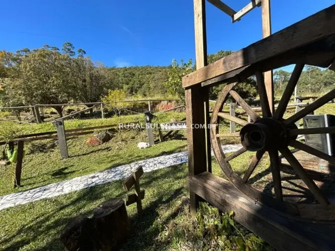 Sítio / Propriedade Rural 27 Ha com Cachoeiras Privativas, 3 Casas e Lazer Completo - Sul