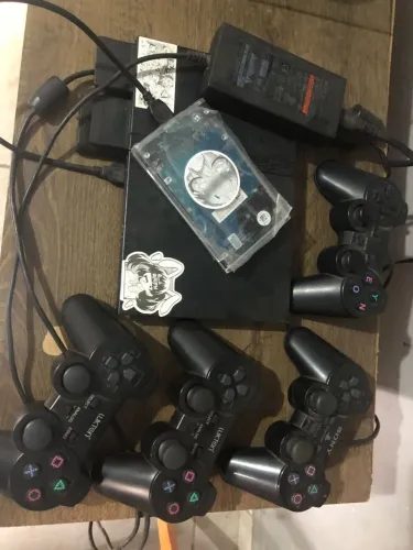 Ps2  com 2 controles sem fio, 1 original e um paralelo. Com hd500 gb e 2 memory card