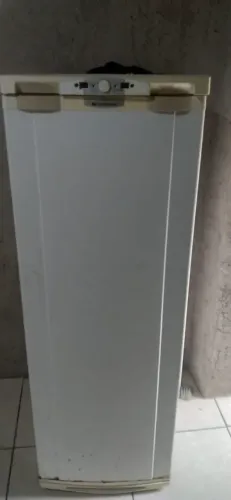 Geladeira com termostato queimado ( motor está funcionando normalmente)