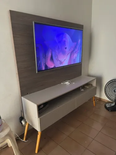Painel de tv com rack acoplado 