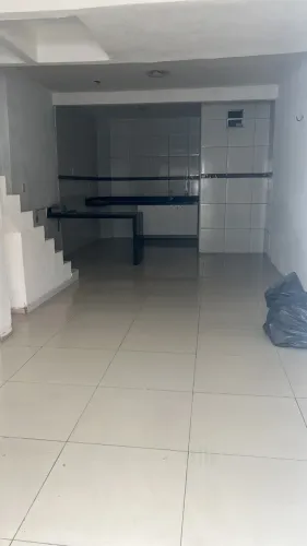 Casa a vila nova 2 quartos 2 banheiros garagem sala cozinha 2 linhas de ônibus na porta