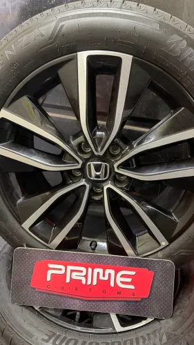 Jogo de rodas aro 18 HRV com pneus Bridgestone