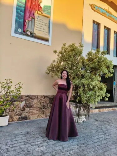 Vestido marrom de festa