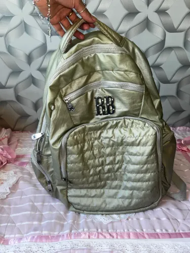 Mochila da REBECA BOMBOM ( em ótimo estado )