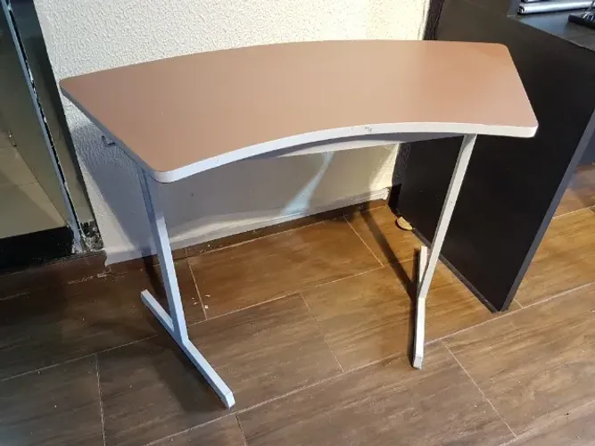 Mesa Escolar Dinâmica / Escrivaninha Modular Curva - Ótimo Estado