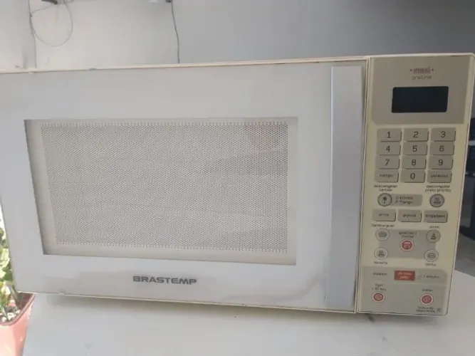 Microondas Brastemp modelo Max Gratine com dourador 30 litros bem conservado 