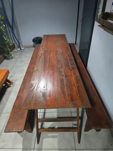 Mesa de 3 metros com 2 bancos