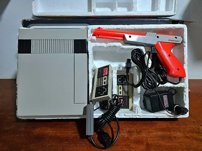 Nintendinho Actionset 2 controles-pistola e 1 fita Original