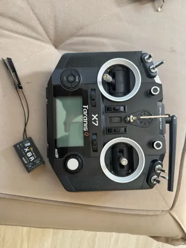 Rádio Taranis + Peças de Drone
