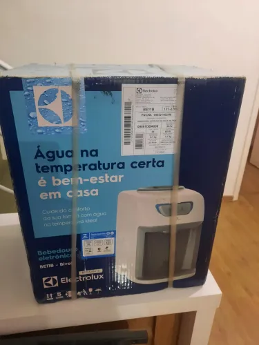 Bebedouro  Eletrolux  novo